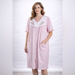 Casual Nights 2X Pink Polka Dot Robe Housecoat Embroidered Seersucker Zip